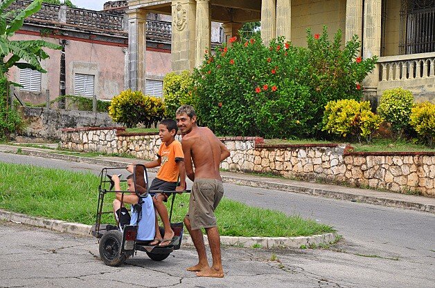 miasto duchów Kuba Varadero Hawana spa wakacje podroze Pomysłowy wózek transportowy