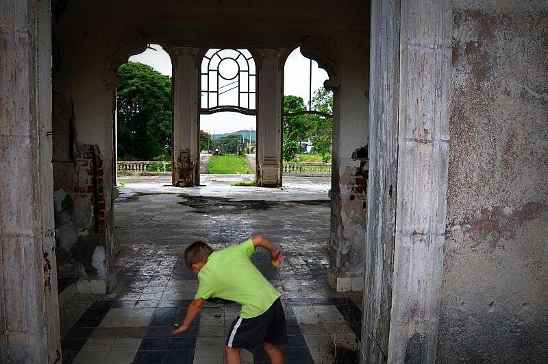 miasto duchów Kuba Varadero Hawana spa wakacje podroze Puste korytarze